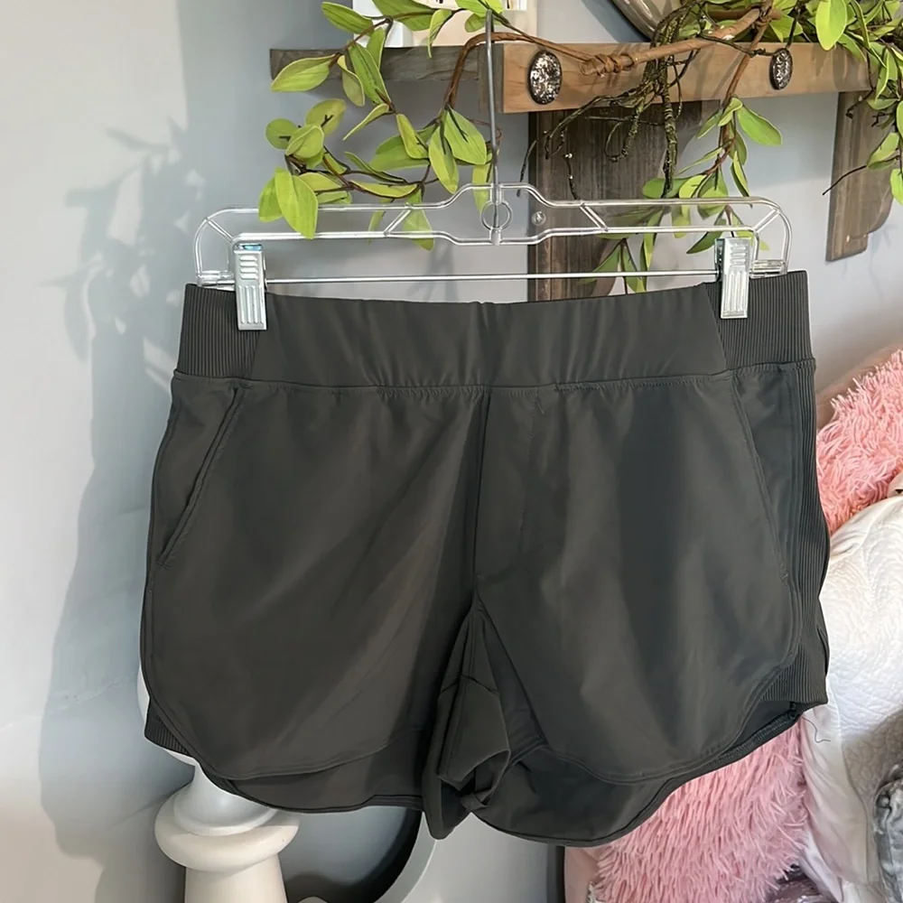 Athletic Shorts Gray New Women Small 4 Way Stretch